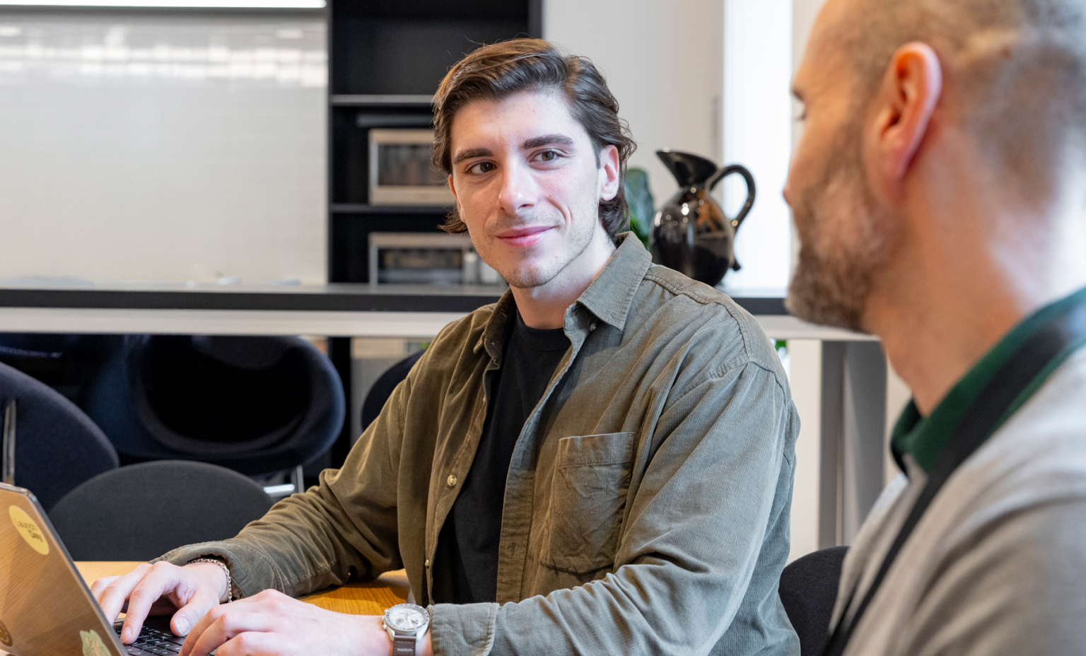 WEB Photo Cards Bento Headline Qontoers Operations Customer Success