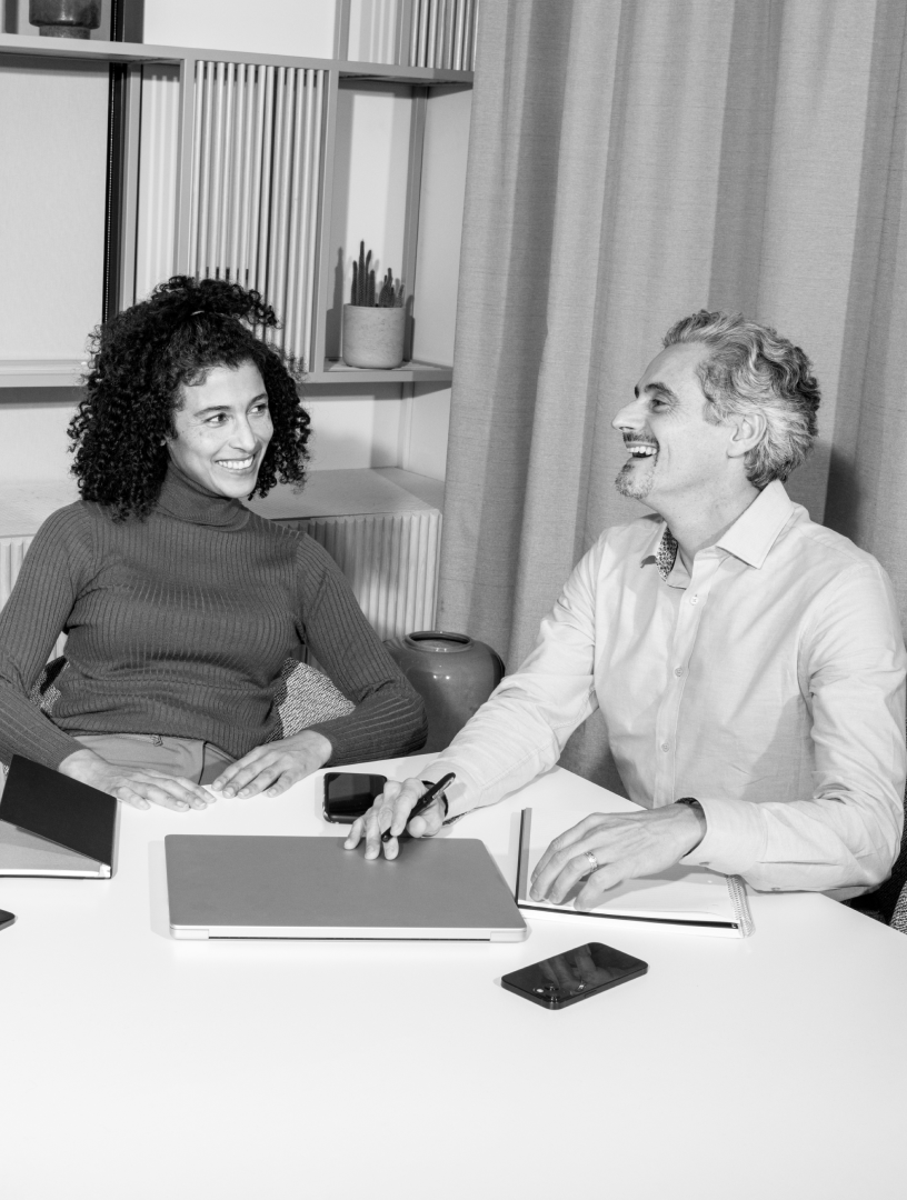 Foto en blanco y negro Tema destacado Paralaje izquierdo Hombre Mujer en el trabajo K01 K05