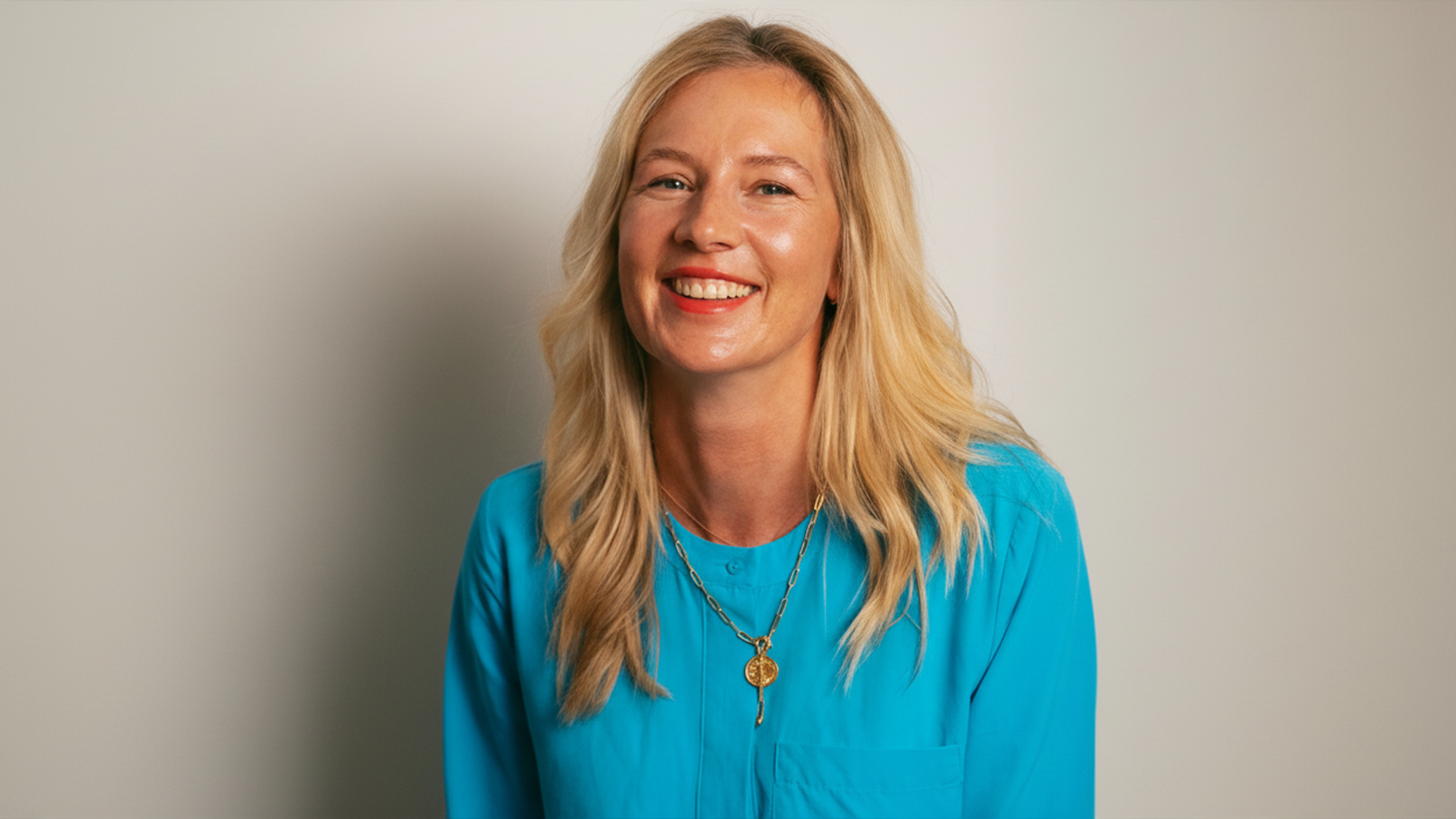 schwarz-weiß Foto Testimonial Birgit Amelung Der Her Klub