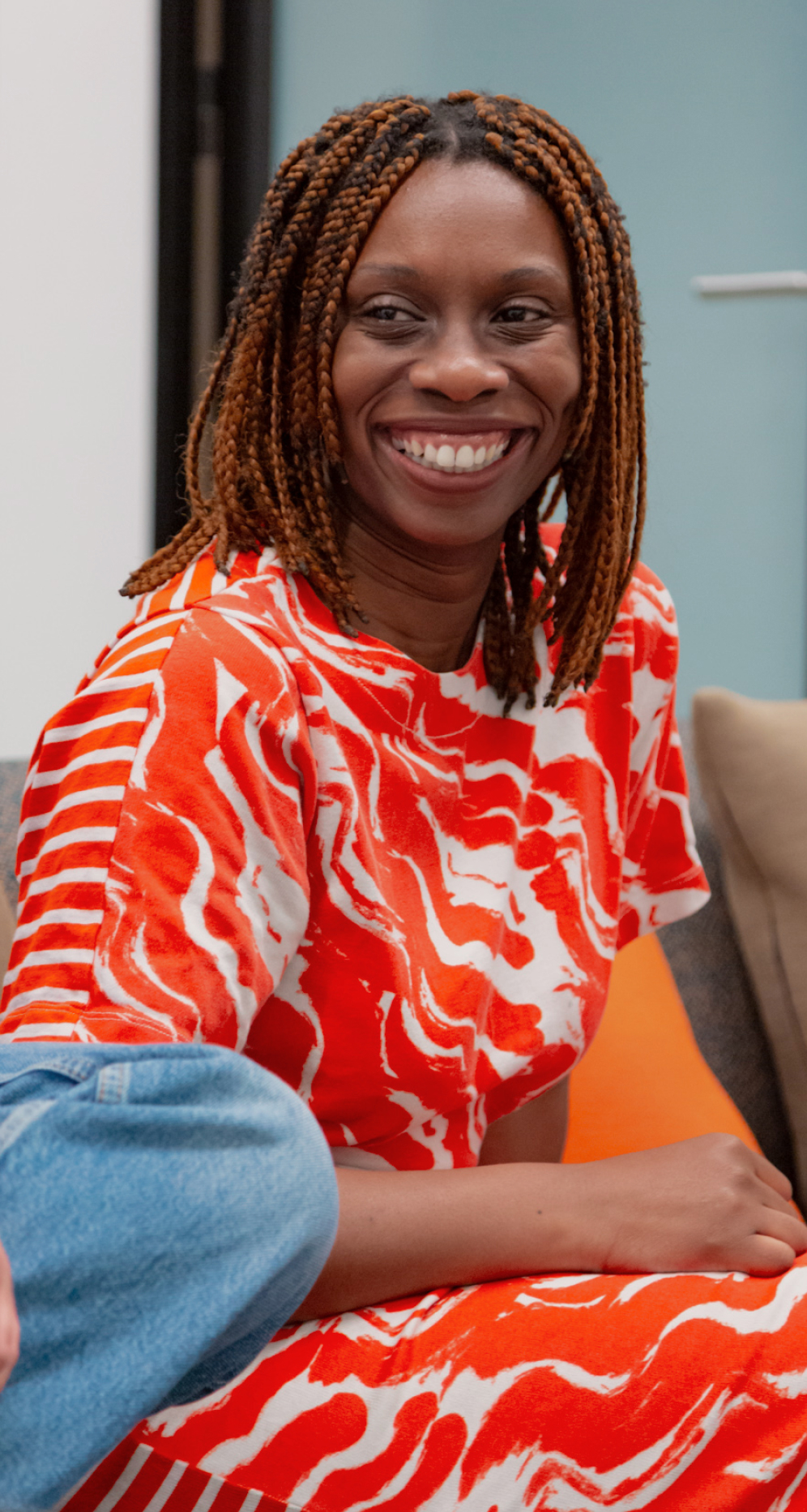 WEB Photo Hero TopicHighlight Bento Qontoer Woman Smiling
