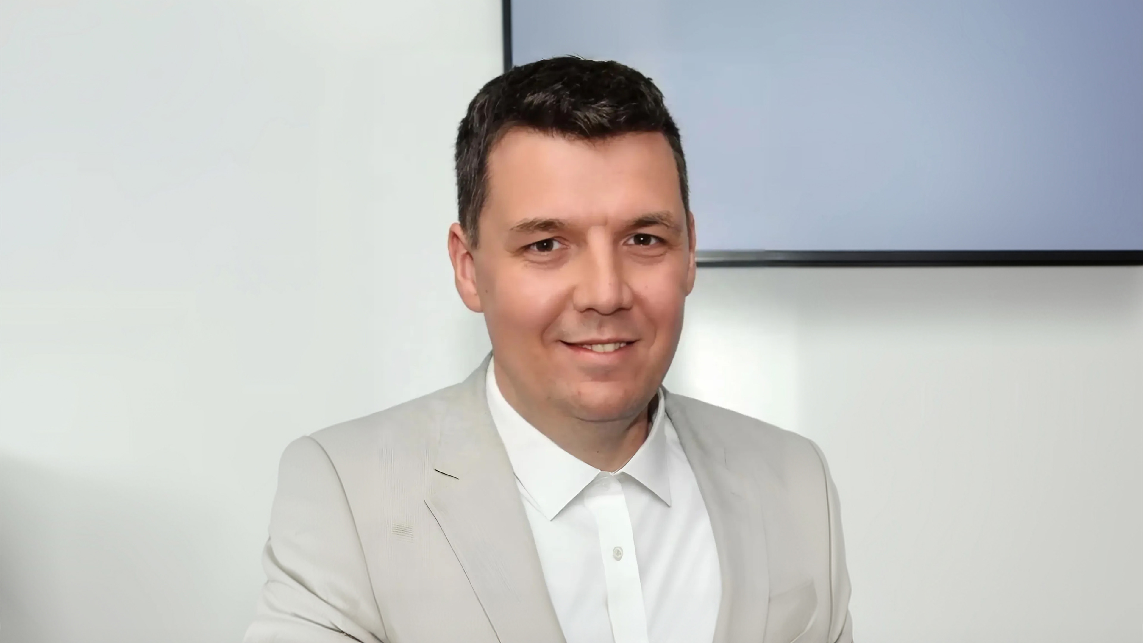 WEB Photo  Testimonial Renat Zubayrof RevOs Ai WbRvmp