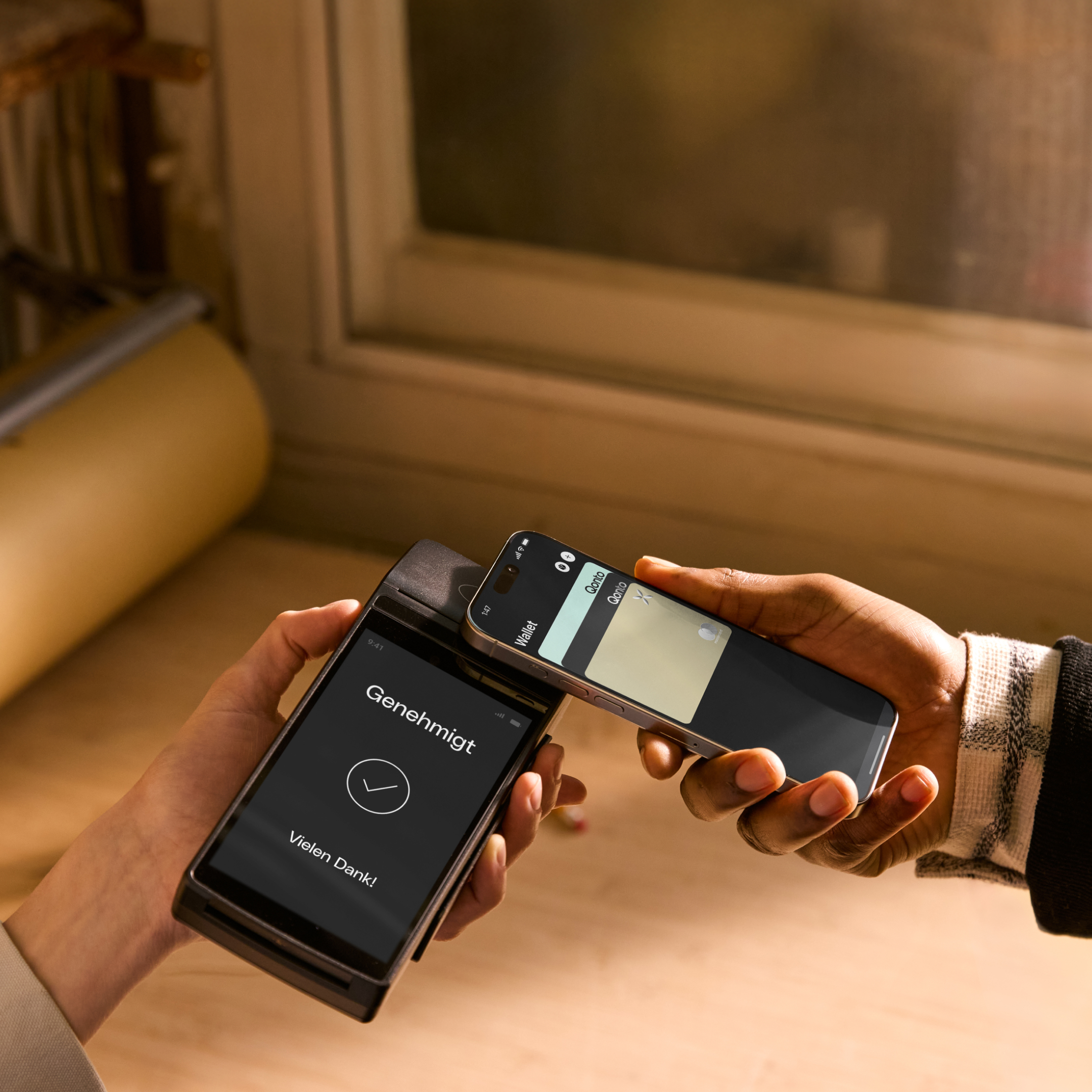 WEB AT BrandMockup Hero TopicHighlight Bento Headline Cards Tiles Wallet ApplePay QontoCards WbRvmp