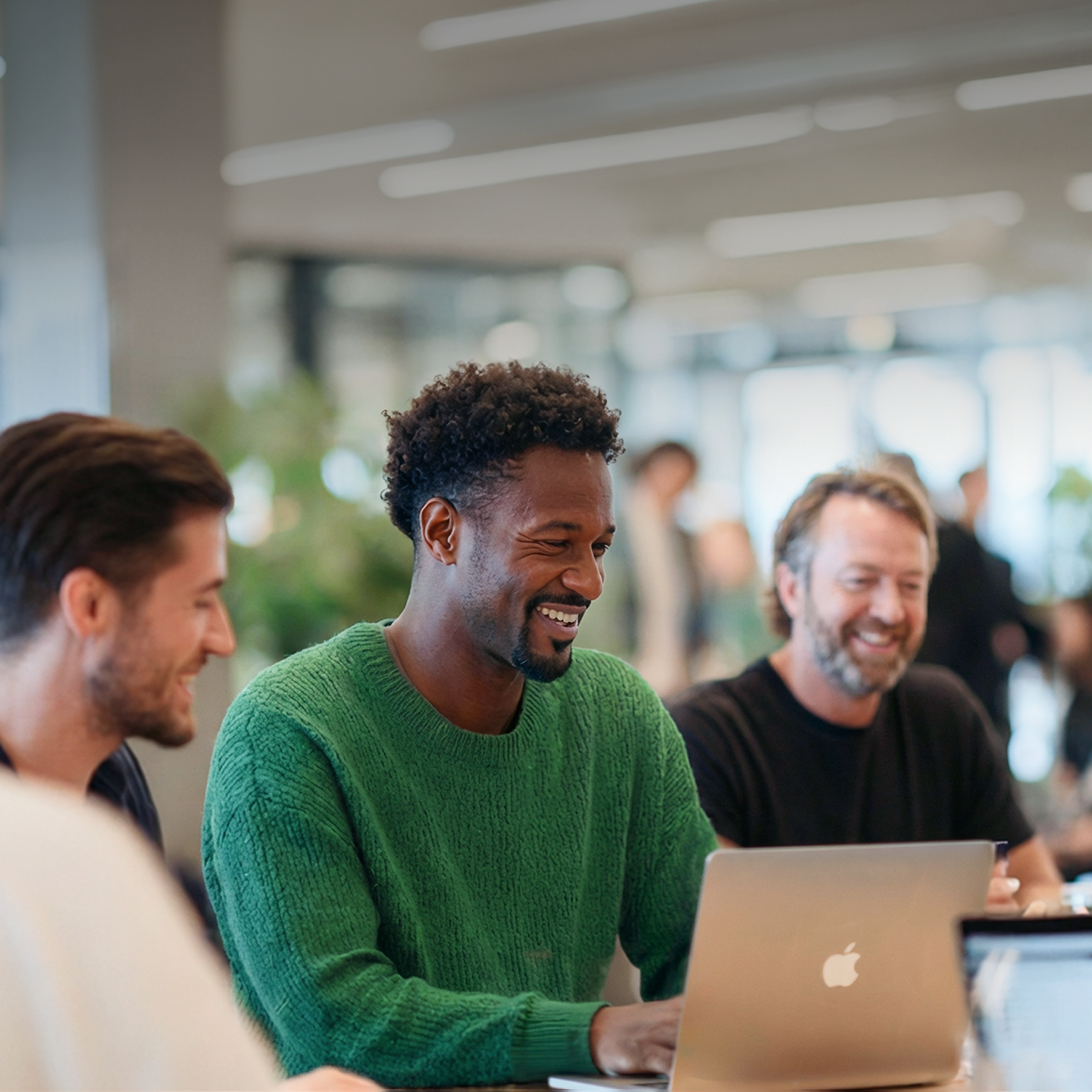 WEB Photo Hero Topic Highlight Bento Headline Qontoer Working AI WbRvmp