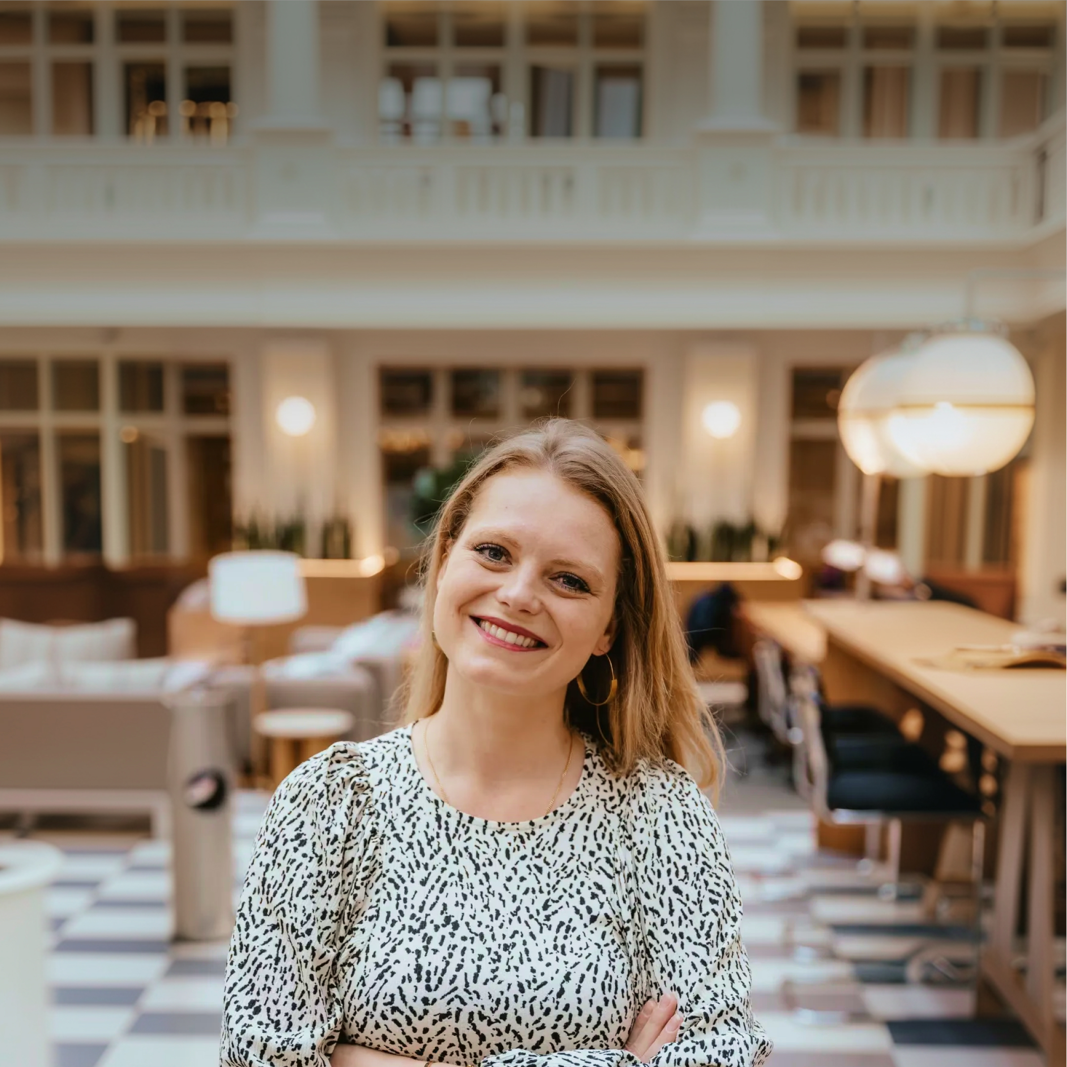 WEB Photo Hero TopicHighlight Bento Headline Cards Tiles Expertin Claire Siegert WbRvmp