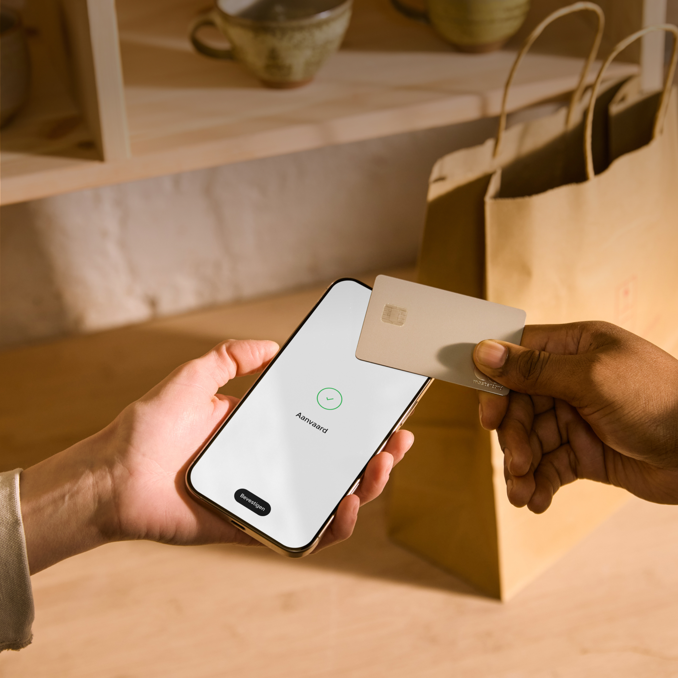 WEB NL NLBE BrandMockup  Hero TopicHighlight Bento Headline Cards Tiles TapToPay Android WbRvmp