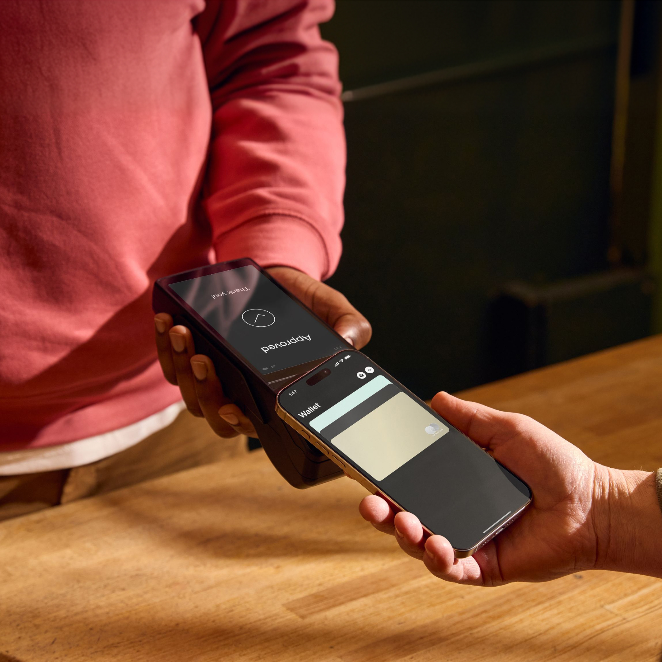 WEB BrandMockup Hero TopicHighlight Bento Headline Cards Tiles Terminal Payment Qonto WbRvmp