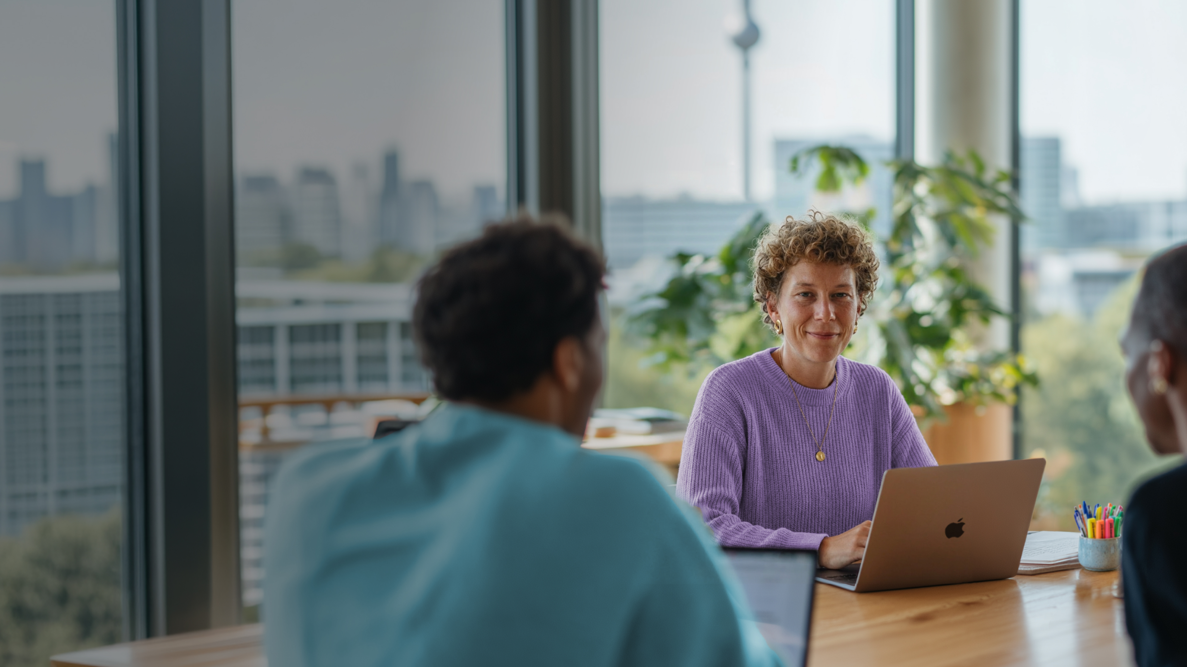 WEB BrandPhoto  Cards Bento Headline Working Woman Laptop